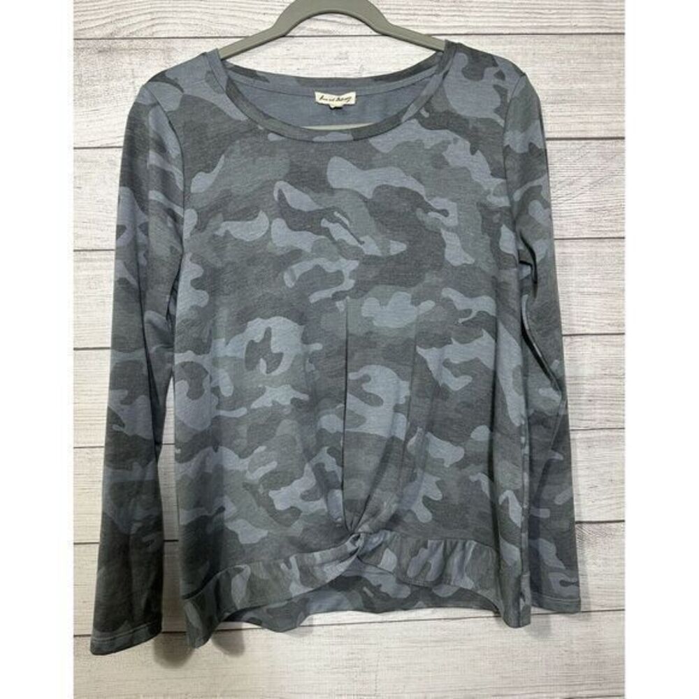 Jane and Delancey Top Womens Medium Gray Blue Camo Scoop Neck Long Sleeve Casual